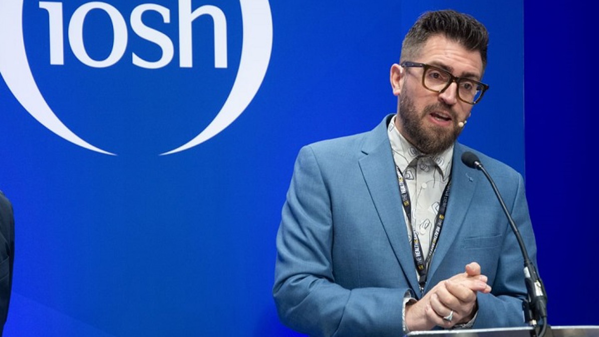 Former IOSH President Stuart Hughes presenting at a conference