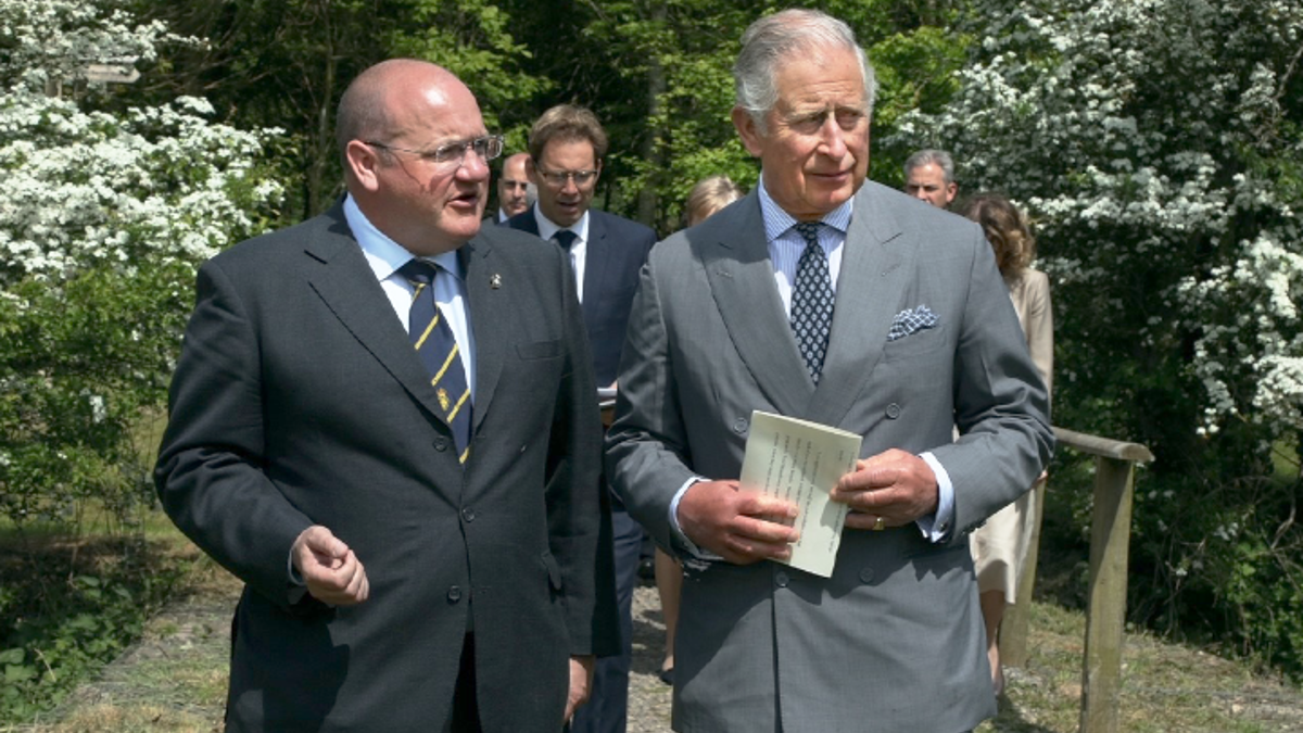 King honours ex-army volunteer and IOSH man