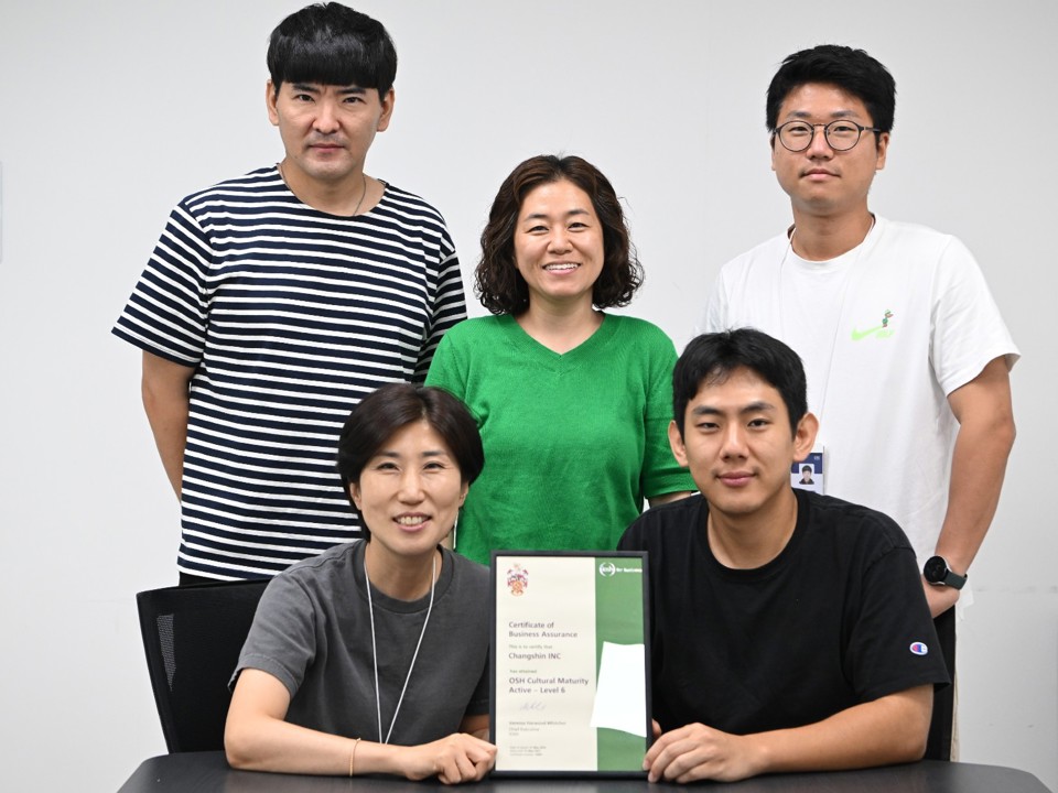Five members of Changshin's safety and health team with thier IOSH business assurance certificate