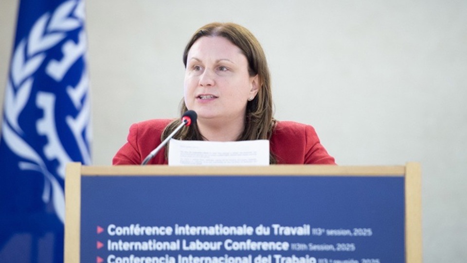 Ruth Wilkinson, IOSH’s Head of Policy and Public Affairs, presenting on stage