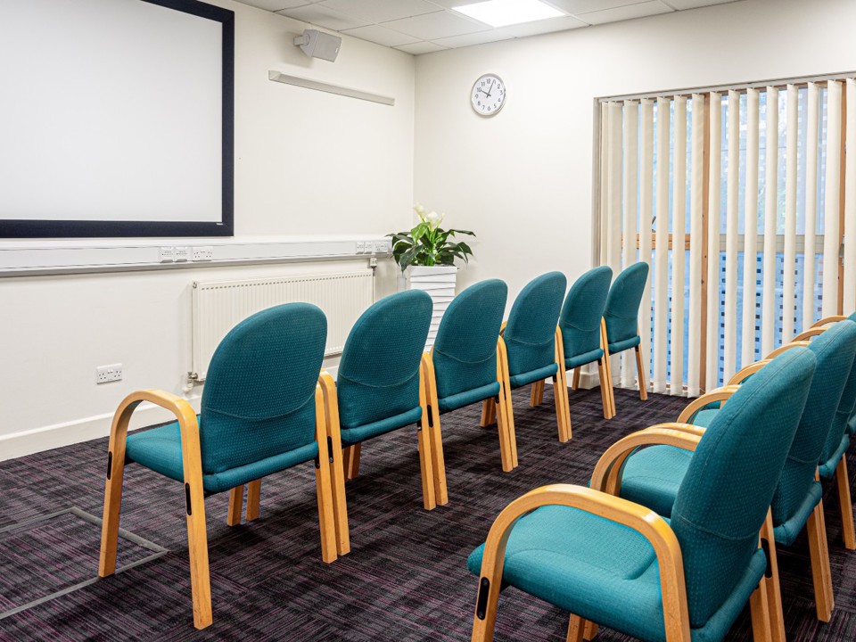 Meeting room with chairs laid out in rows of 5
